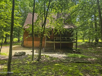 373 S Hummingbird Trail, Bushkill, PA 18324