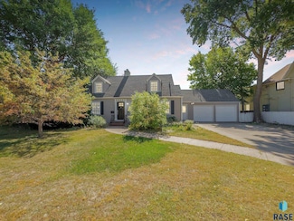 217 E 26th St, Sioux Falls, SD 57105