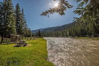 48042 Gallatin Rd, Gallatin Gateway, MT 59730