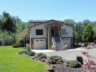 205 Shoreline Dr, Toledo, WA 98591