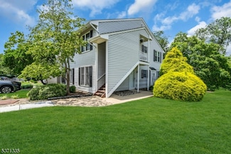 321 Sparrow Ct, Three Bridges, NJ 08887