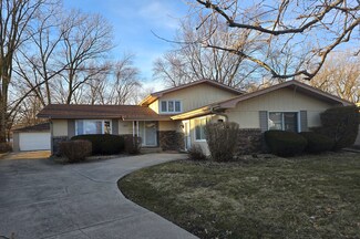 2626 Christina Dr, Lansing, IL 60438
