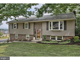 2 Westwood Dr, Stevens, PA 17578