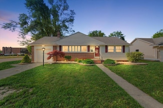2898 Yorkshire Rd, Birmingham, MI 48009