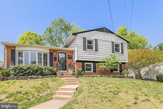 6122 Squire Ln, Alexandria, VA 22310