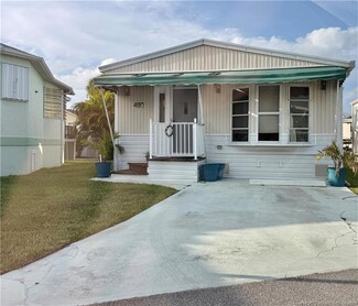 490 Nettles Blvd, Jensen Beach, FL 34957