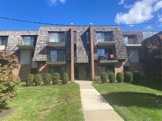 623 Forest Green Dr, Coraopolis, PA 15108