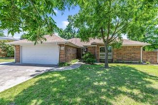 609 W Windsor Dr, Denton, TX 76207