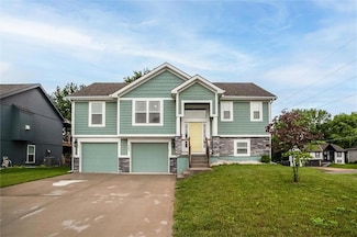 465 Lilly Ln, Liberty, MO 64068