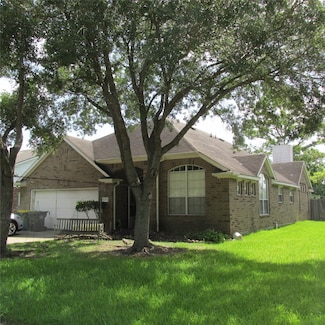 3255 Lakeway Ln, Pearland, TX 77584