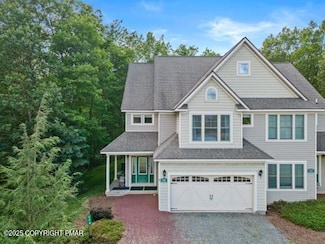 176 Hawthorne Ct, Tannersville, PA 18372