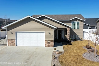165 23rd Ave W, Dickinson, ND 58601