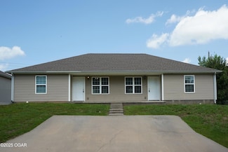 1331 Robin Ln, Carthage, MO 64836