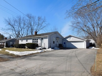 14 Capri St, Brewer, ME 04412