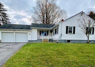682 W Campus Ave, Hollsopple, PA 15935