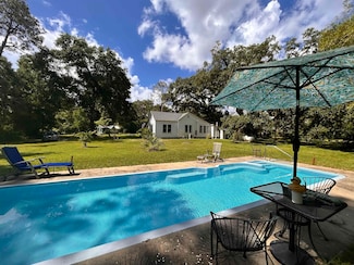 1532 Country Ln, Tallahassee, FL 32304