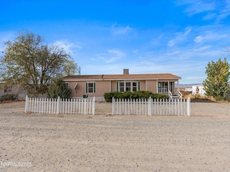 77 Mountain Ln, Yerington, NV 89447