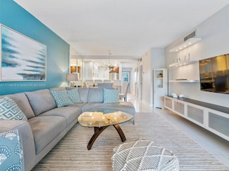 450 Paradise Isle Blvd Unit 204, Hallandale Beach, FL 33009