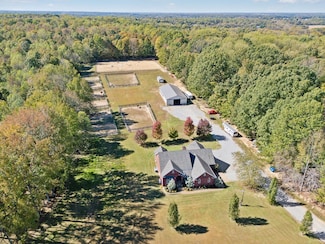 1045 Hoof and Paw Trail, Springfield, TN 37172