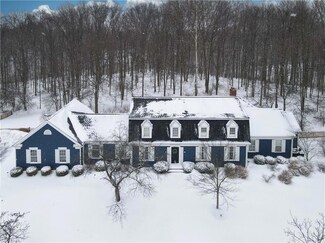 45 Greentree Rd, Chagrin Falls, OH 44022