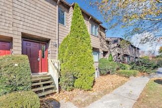 45 Towne House Rd, Hamden, CT 06514