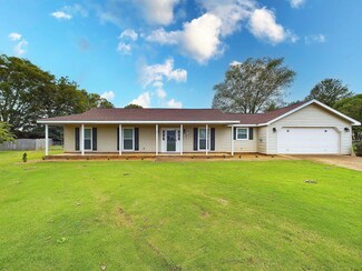 125 Murray Dr, Muscle Shoals, AL 35661