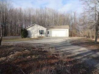 621 E 800 S, Wolcottville, IN 46795