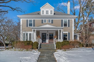 832 Forest Ave, Wilmette, IL 60091