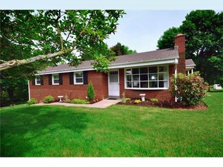 5 Schenk Dr, Pittsburgh, PA 15215