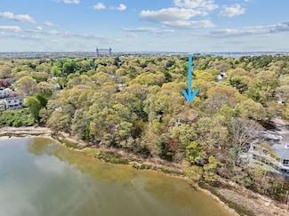 10 Quamhassett Rd, Buzzards Bay, MA 02532