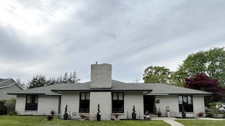 652 Ruddiman Dr, Muskegon, MI 49445