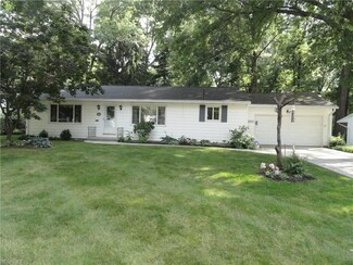 3054 N Oak Hill Rd, Silver Lake, OH 44224