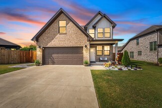 303 Hickory Dr, Muscle Shoals, AL 35661