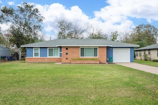 1007 Earley St, Sweeny, TX 77480