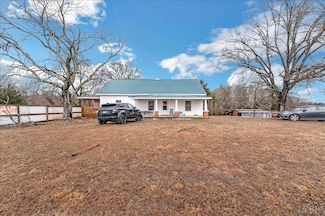 12589 E Gretna Rd, Gretna, VA 24557
