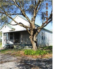 1902 Lillie St, Jeanerette, LA 70544