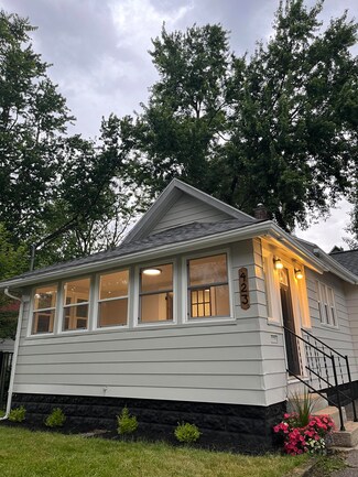 423 Fernando St NE, Grand Rapids, MI 49505