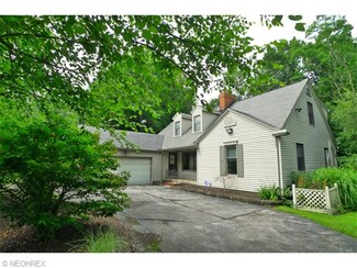 65 Hemlock Ln, Chagrin Falls, OH 44022