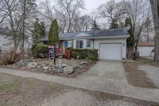 422 E Race Rd, Leslie, MI 49251