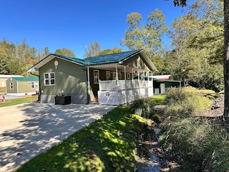 24 W Lakewood Dr, Summersville, WV 26651