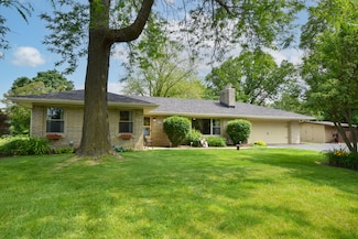 N68W15240 Prudence Dr, Menomonee Falls, WI 53051