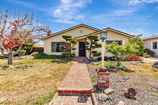 1711 Valley View Rd, Hollister, CA 95023