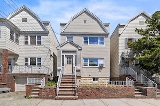 81 W 3rd St, Bayonne, NJ 07002