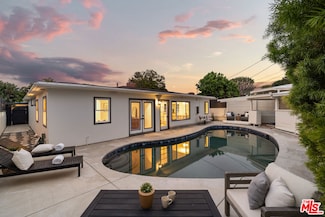 7363 W 87th Place, Los Angeles, CA 90045