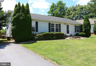 33 Savannah Sparrow Ln, Martinsburg, WV 25405