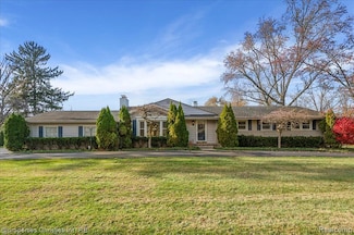 6386 Thorncrest Dr, Bloomfield Hills, MI 48301