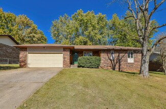 1923 E Valley Water Mill Rd, Springfield, MO 65803