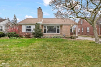 463 Colonial Ct, Grosse Pointe Farms, MI 48236