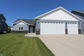 427 33rd St N, Moorhead, MN 56560