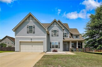 290 Highgrove Dr, Spring Lake, NC 28390